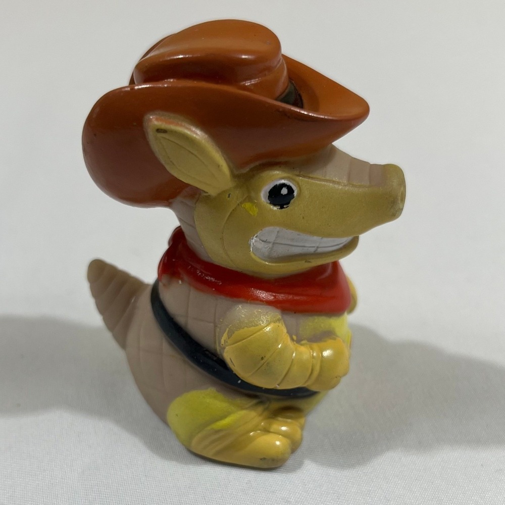 Texas Roadhouse Armadillo Mascot Figure Unisex Small Tan Cowboy Hat Bandana